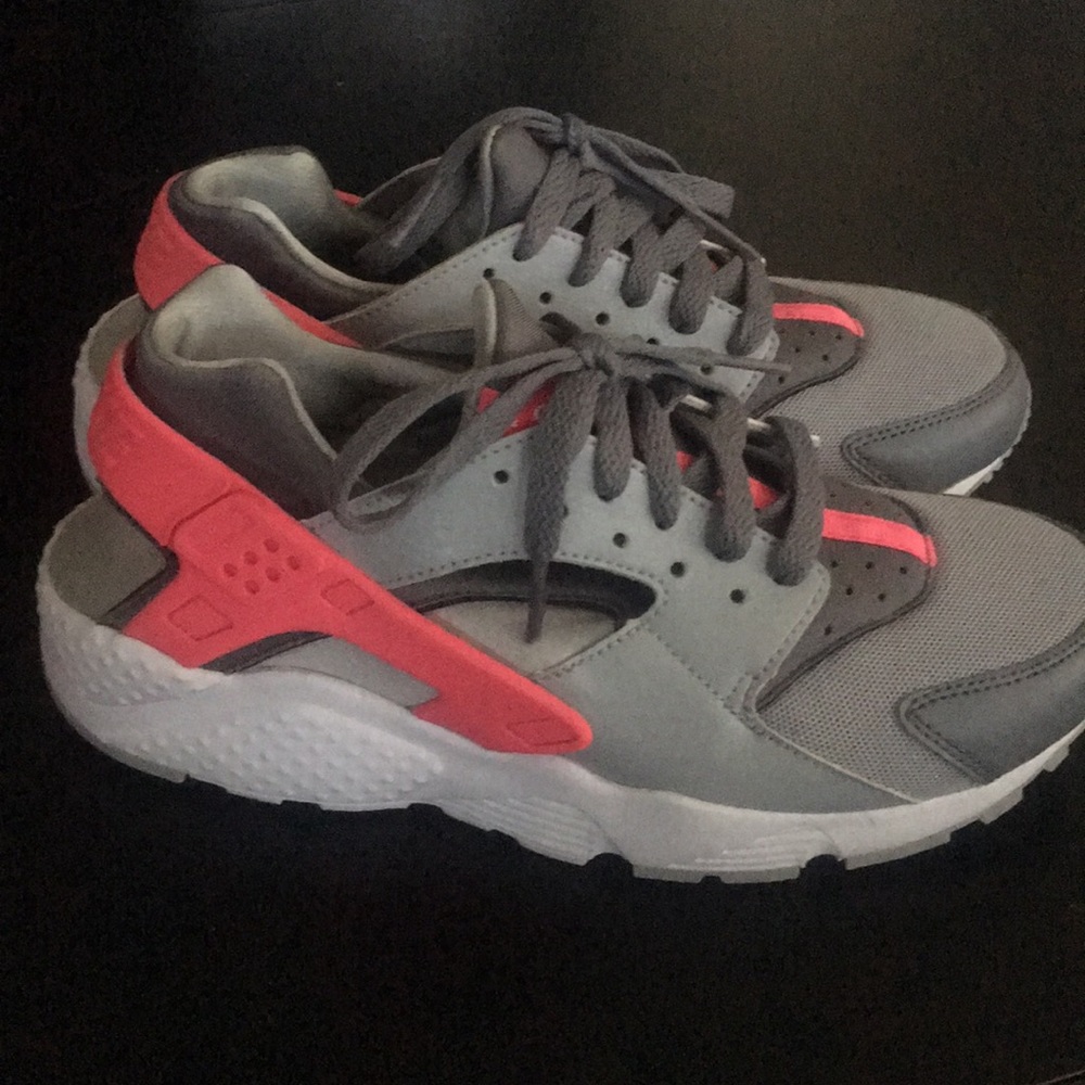 Girls/ Women’s Nike Hurrache’s